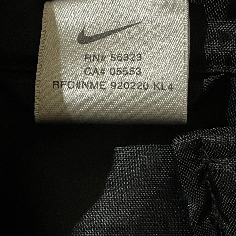 Nike Boy's Black White Lightweight Windbreaker Full Zip Jacket Size 14/16 Large - Picture 8 of 9